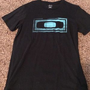 Men’s Oakley tee